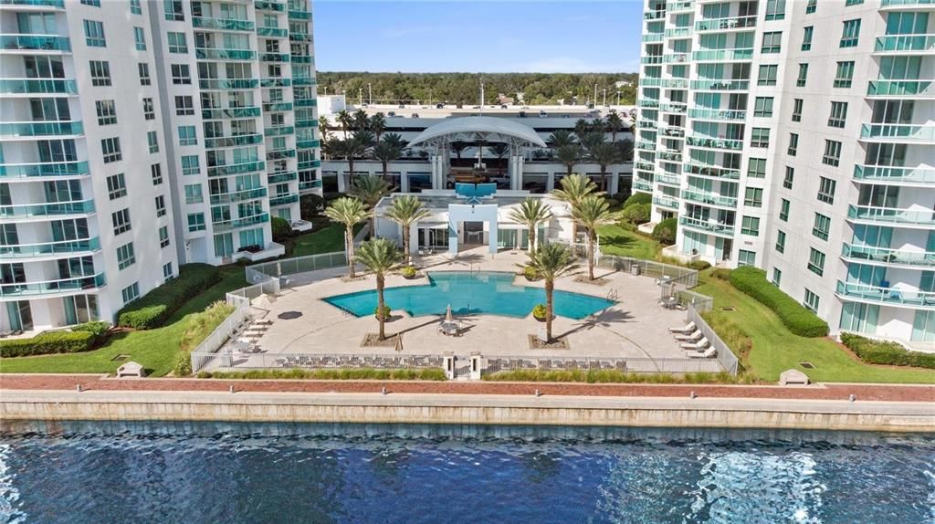 For Sale: $375,000 (2 beds, 2 baths, 1670 Square Feet)
