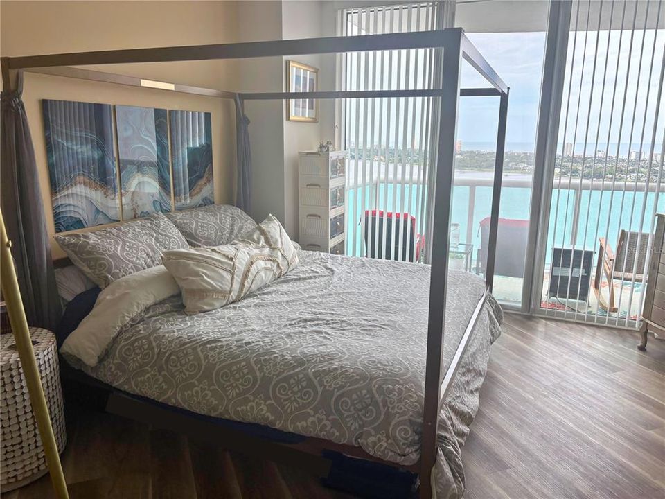 For Sale: $375,000 (2 beds, 2 baths, 1670 Square Feet)