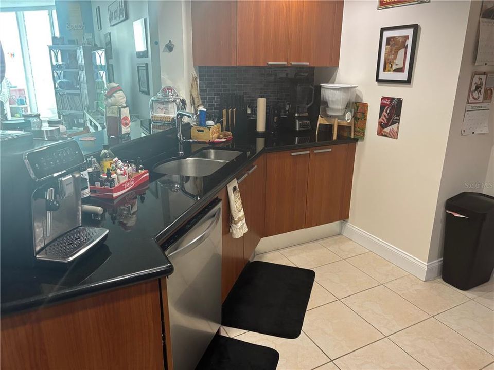 For Sale: $375,000 (2 beds, 2 baths, 1670 Square Feet)