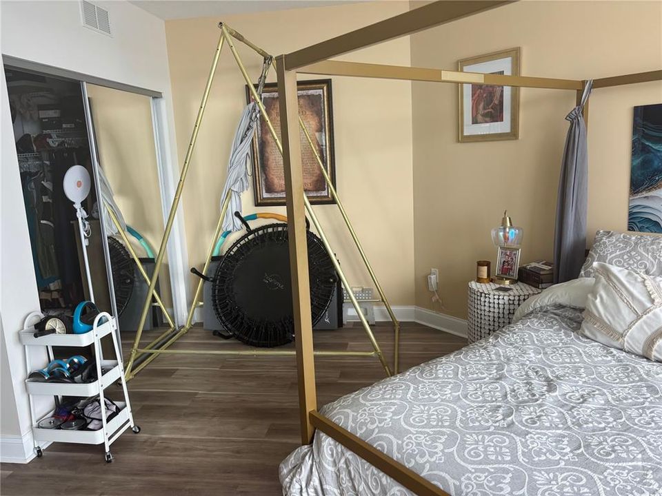 For Sale: $375,000 (2 beds, 2 baths, 1670 Square Feet)