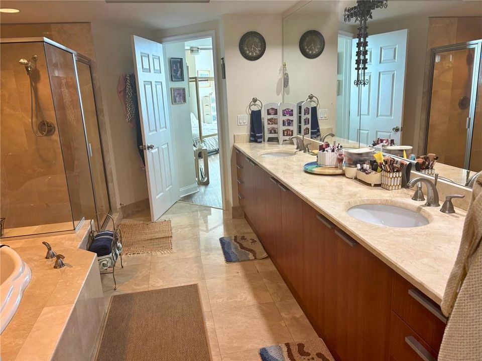 For Sale: $375,000 (2 beds, 2 baths, 1670 Square Feet)