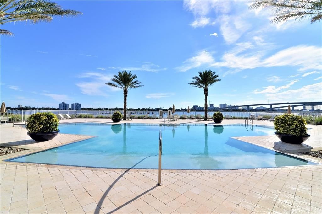 For Sale: $375,000 (2 beds, 2 baths, 1670 Square Feet)