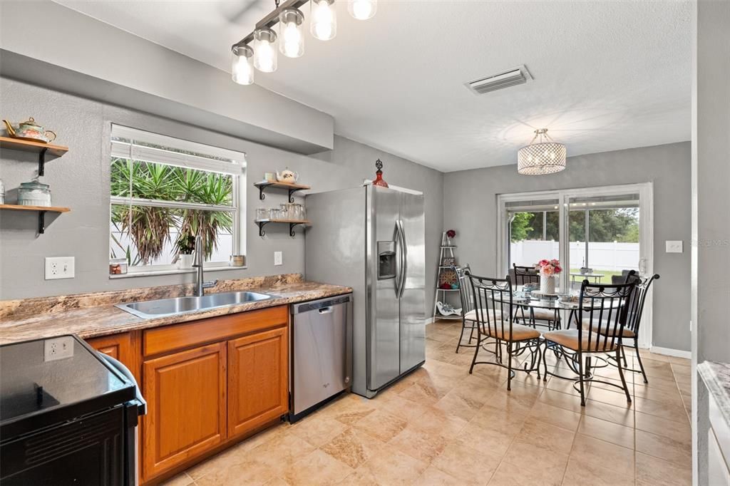 For Sale: $318,000 (3 beds, 2 baths, 1225 Square Feet)