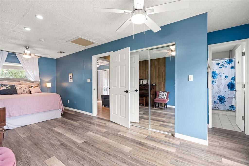 For Sale: $318,000 (3 beds, 2 baths, 1225 Square Feet)