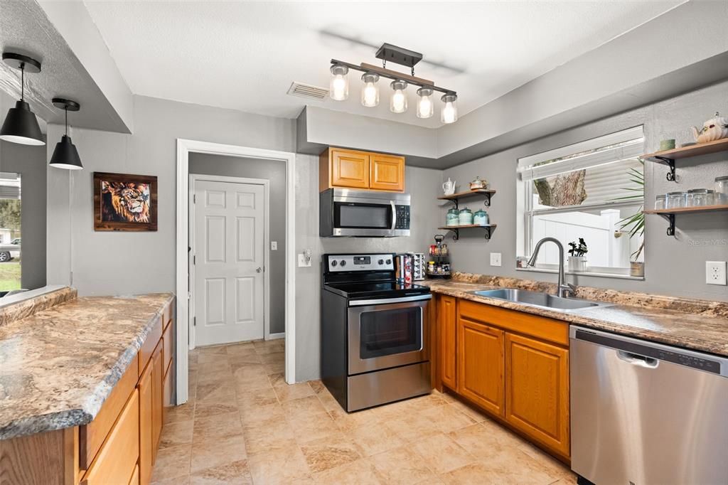 For Sale: $318,000 (3 beds, 2 baths, 1225 Square Feet)