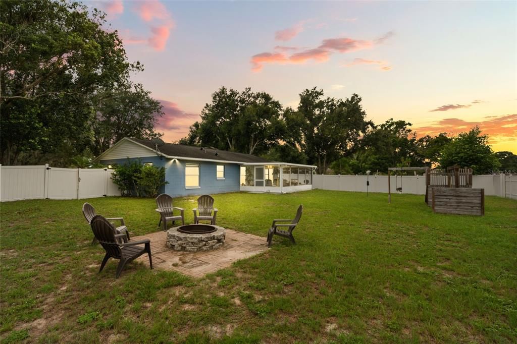 For Sale: $318,000 (3 beds, 2 baths, 1225 Square Feet)