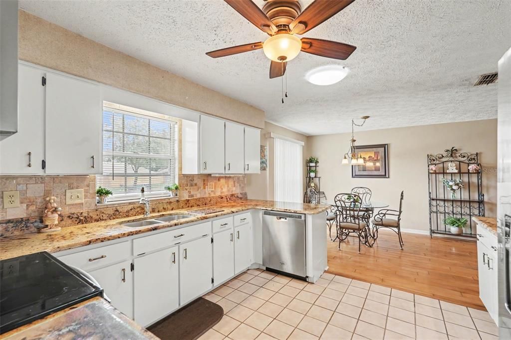 Activo con contrato: $259,999 (2 camas, 2 baños, 1272 Pies cuadrados)