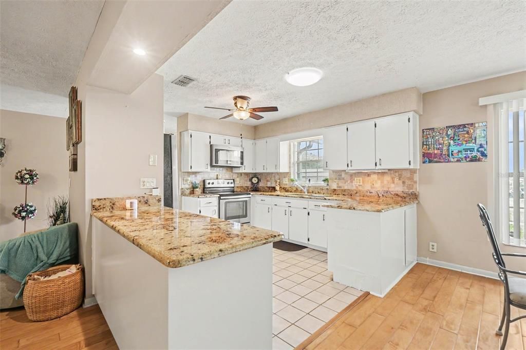 Activo con contrato: $259,999 (2 camas, 2 baños, 1272 Pies cuadrados)