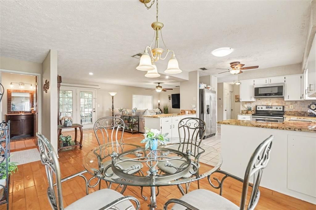 Activo con contrato: $259,999 (2 camas, 2 baños, 1272 Pies cuadrados)