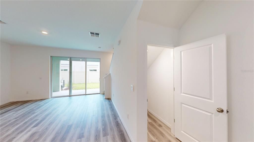 For Rent: $2,300 (3 beds, 2 baths, 1673 Square Feet)