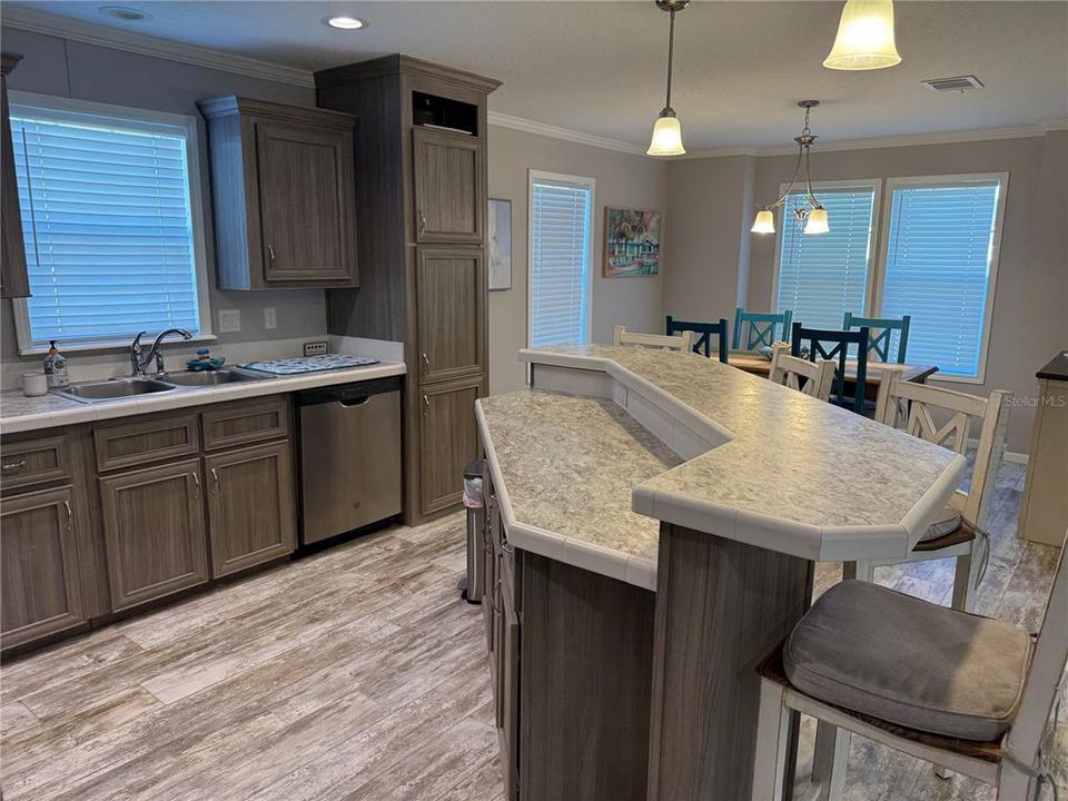 For Sale: $255,000 (2 beds, 2 baths, 1442 Square Feet)