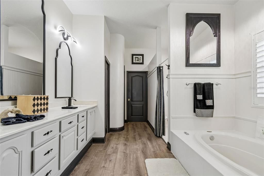 For Sale: $750,000 (3 beds, 3 baths, 2456 Square Feet)
