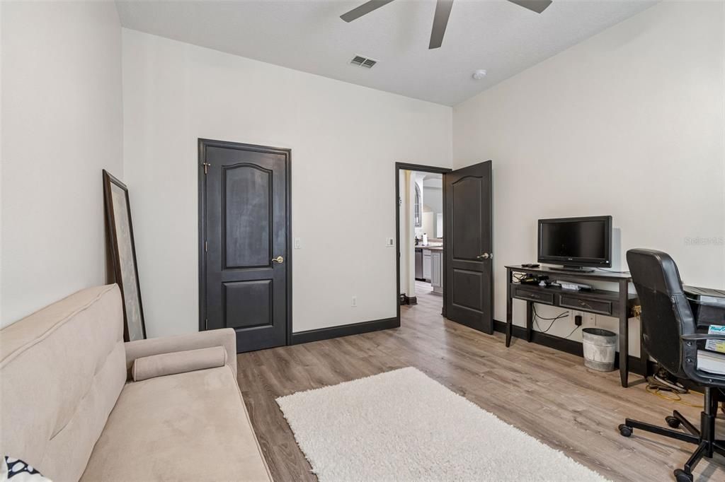 For Sale: $750,000 (3 beds, 3 baths, 2456 Square Feet)