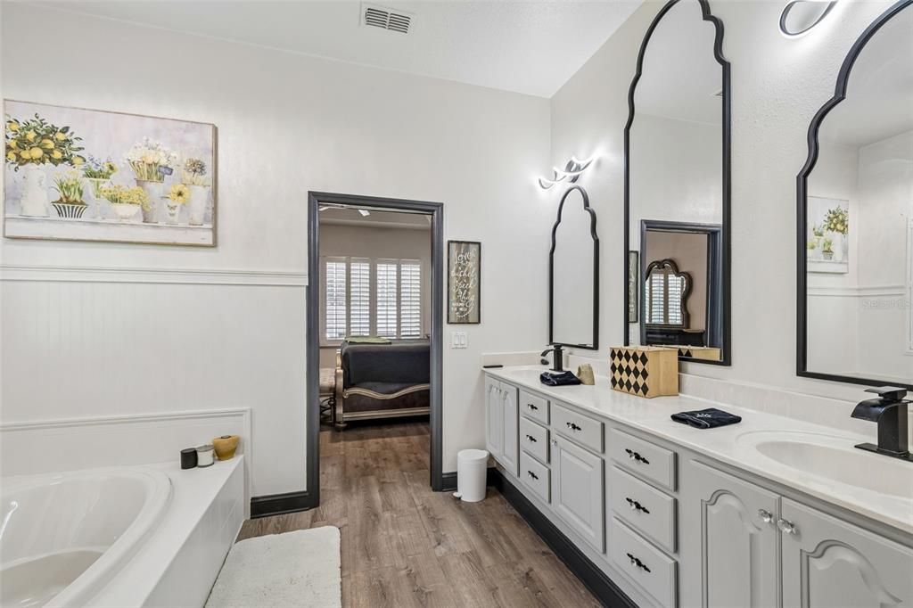 For Sale: $750,000 (3 beds, 3 baths, 2456 Square Feet)
