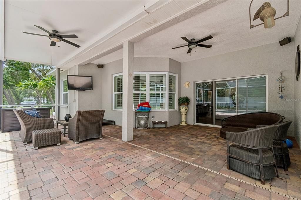 For Sale: $750,000 (3 beds, 3 baths, 2456 Square Feet)