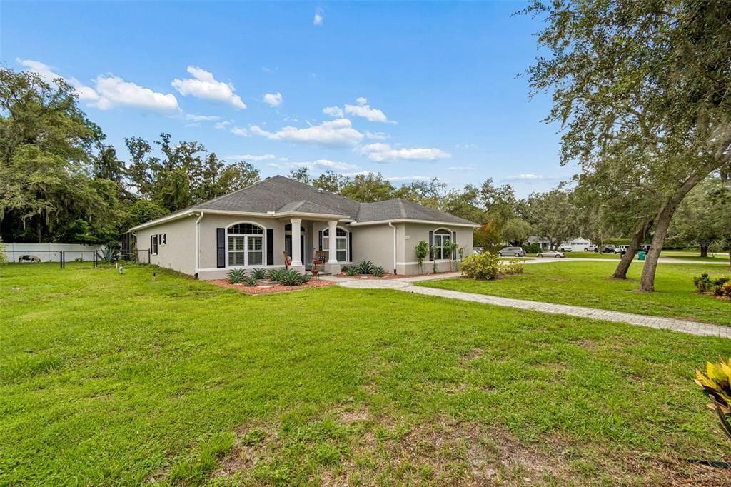 For Sale: $750,000 (3 beds, 3 baths, 2456 Square Feet)