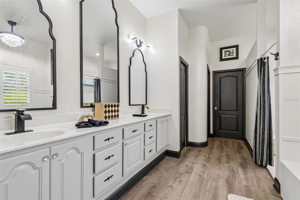 For Sale: $750,000 (3 beds, 3 baths, 2456 Square Feet)