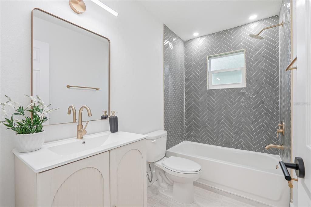 Activo con contrato: $399,900 (3 camas, 2 baños, 1188 Pies cuadrados)