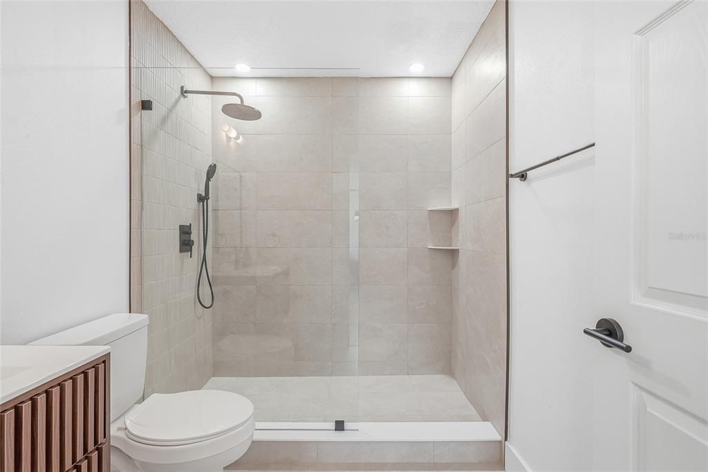 Activo con contrato: $399,900 (3 camas, 2 baños, 1188 Pies cuadrados)