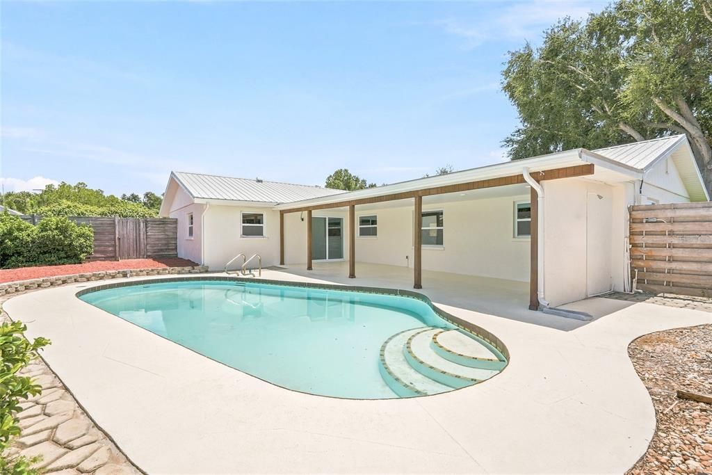 For Sale: $599,900 (3 beds, 2 baths, 1572 Square Feet)