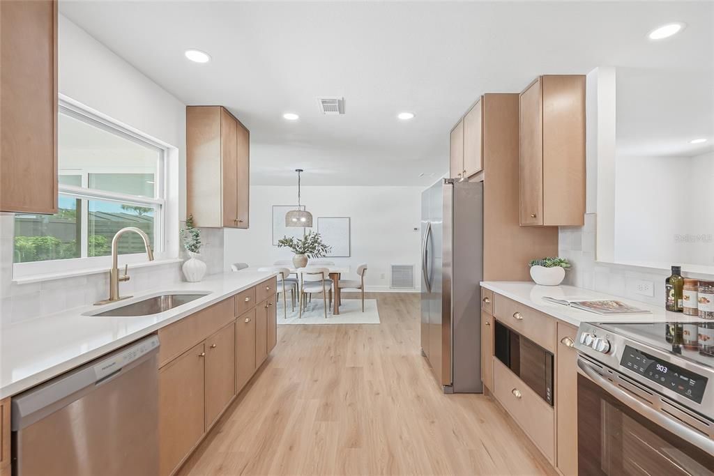 For Sale: $599,900 (3 beds, 2 baths, 1572 Square Feet)