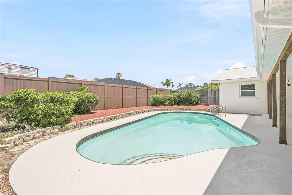 For Sale: $599,900 (3 beds, 2 baths, 1572 Square Feet)