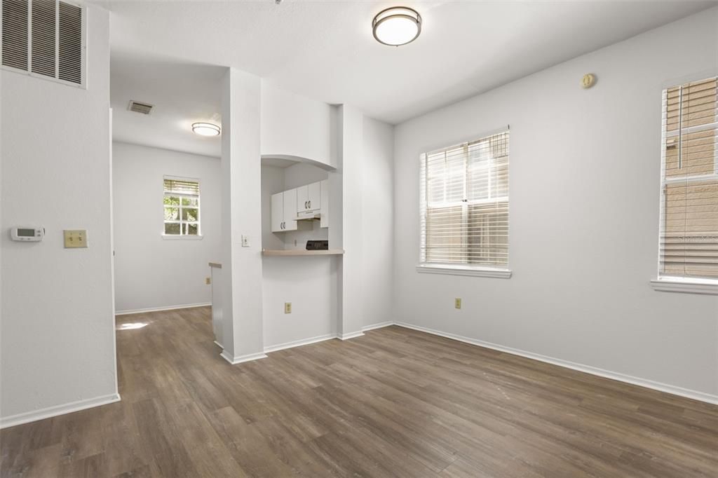 For Rent: $1,400 (1 beds, 1 baths, 837 Square Feet)