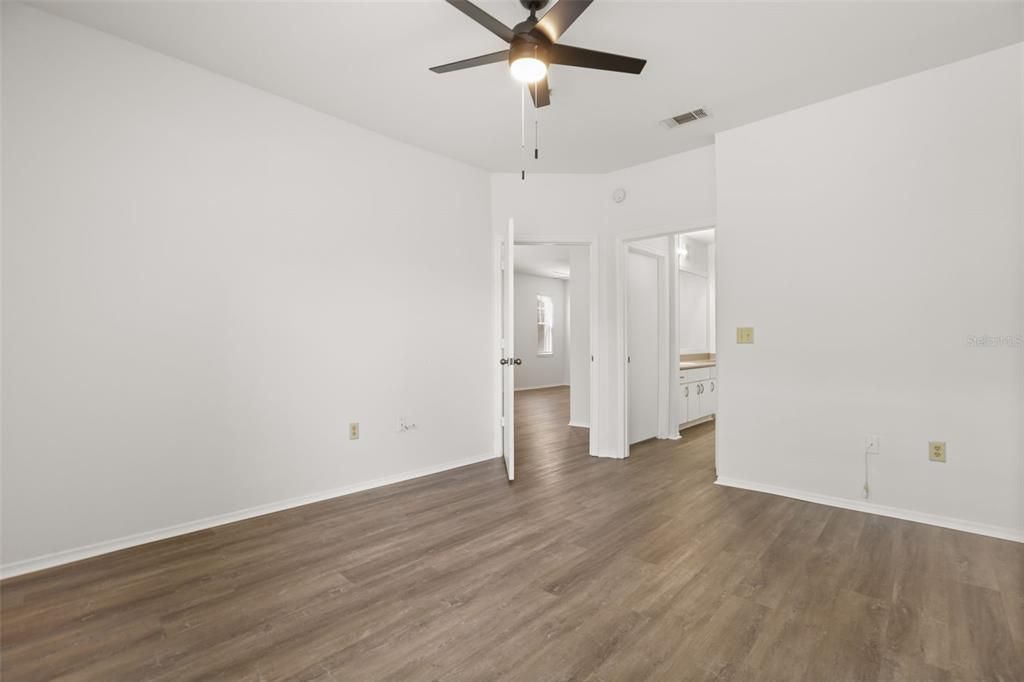 For Rent: $1,400 (1 beds, 1 baths, 837 Square Feet)