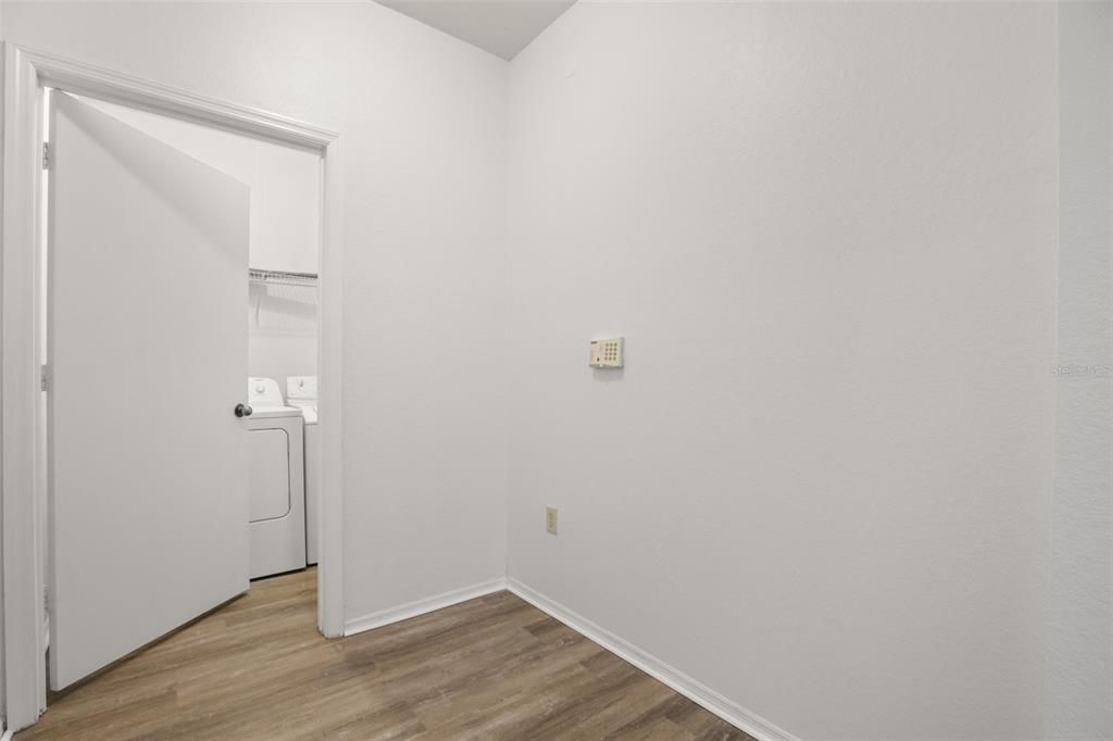 For Rent: $1,400 (1 beds, 1 baths, 837 Square Feet)