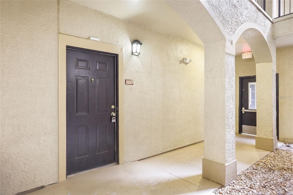 For Rent: $1,400 (1 beds, 1 baths, 837 Square Feet)