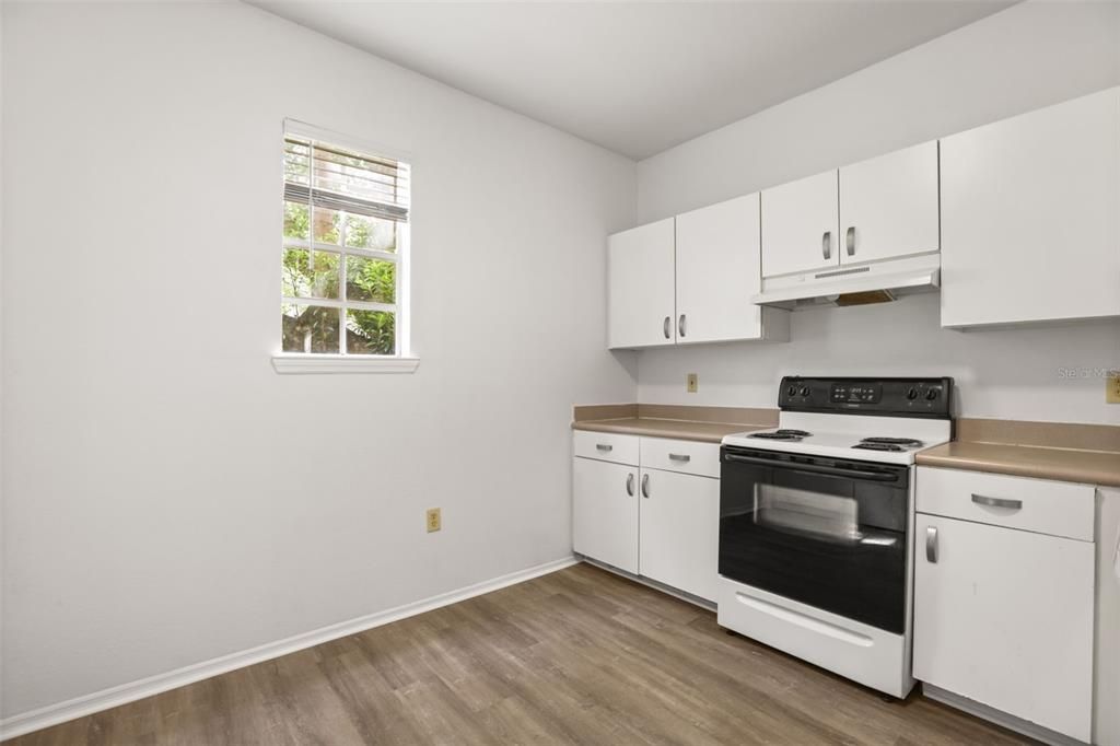 For Rent: $1,400 (1 beds, 1 baths, 837 Square Feet)