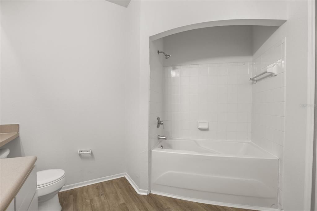 For Rent: $1,400 (1 beds, 1 baths, 837 Square Feet)