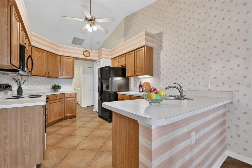 На продажу: $259,000 (3 спален, 2 ванн, 1737 Квадратных фут)