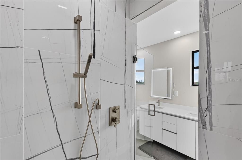 En Venta: $1,950,000 (4 camas, 4 baños, 4851 Pies cuadrados)