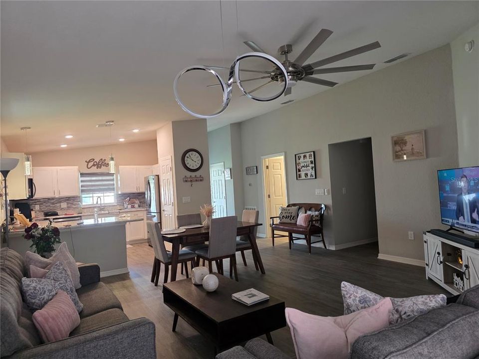 For Rent: $2,500 (3 beds, 2 baths, 1435 Square Feet)