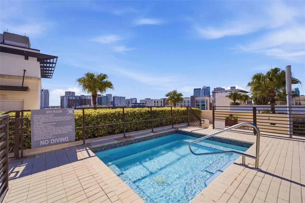 Active With Contract: $2,750 (2 beds, 1 baths, 1050 Square Feet)