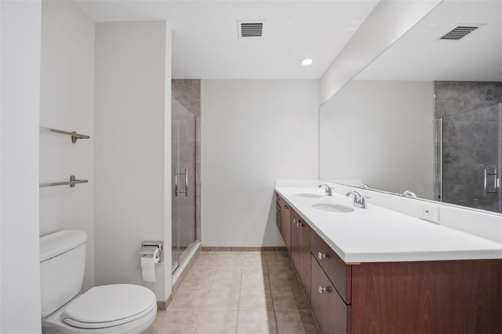 Active With Contract: $2,750 (2 beds, 1 baths, 1050 Square Feet)