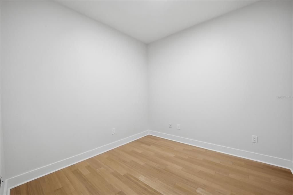 Active With Contract: $2,750 (2 beds, 1 baths, 1050 Square Feet)