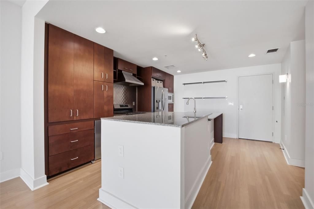 Active With Contract: $2,750 (2 beds, 1 baths, 1050 Square Feet)