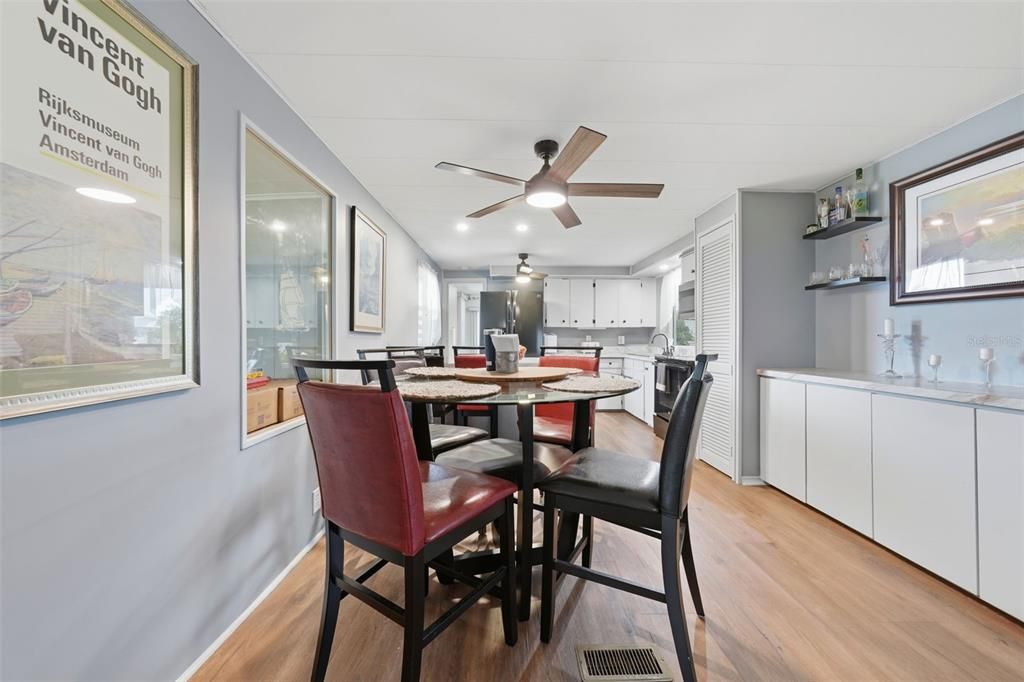 For Sale: $325,000 (3 beds, 2 baths, 1104 Square Feet)