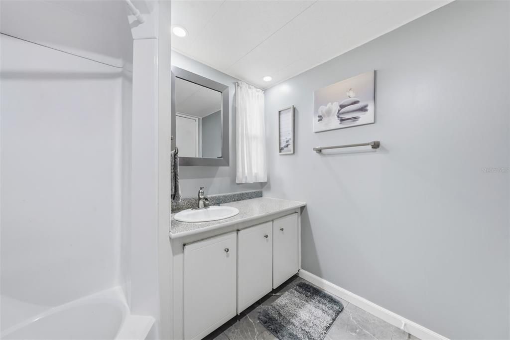 For Sale: $325,000 (3 beds, 2 baths, 1104 Square Feet)