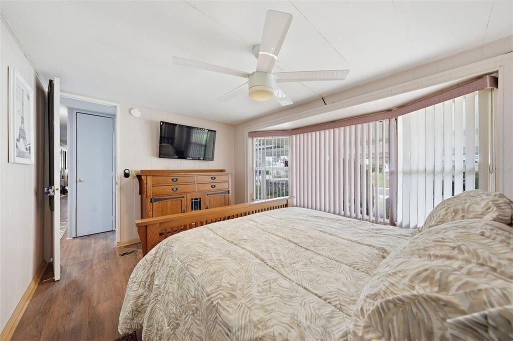 For Sale: $325,000 (3 beds, 2 baths, 1104 Square Feet)