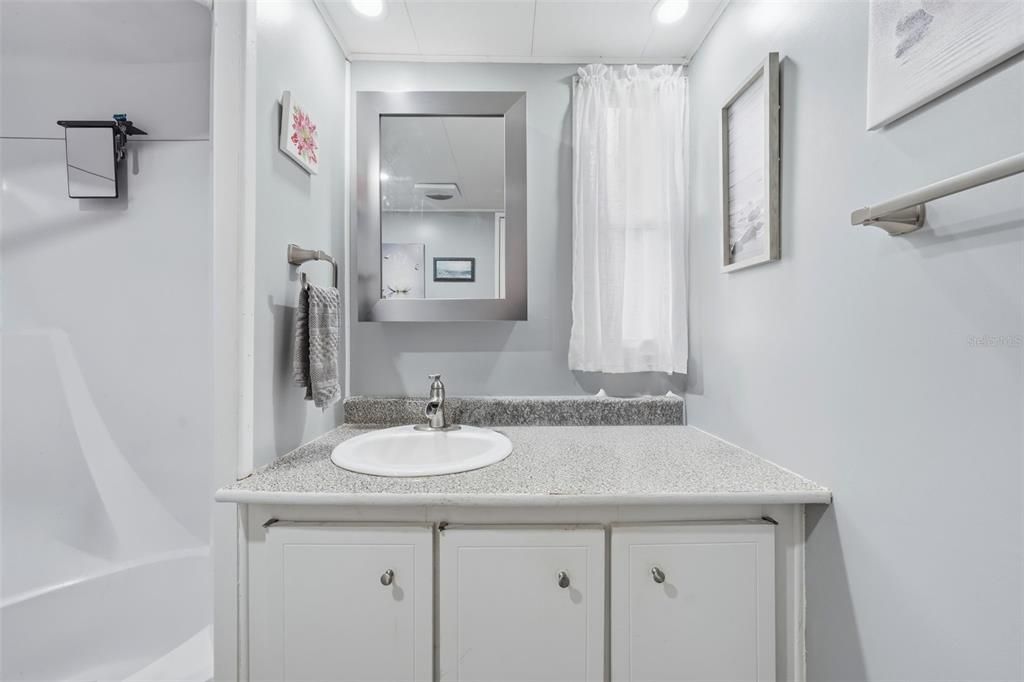 For Sale: $325,000 (3 beds, 2 baths, 1104 Square Feet)