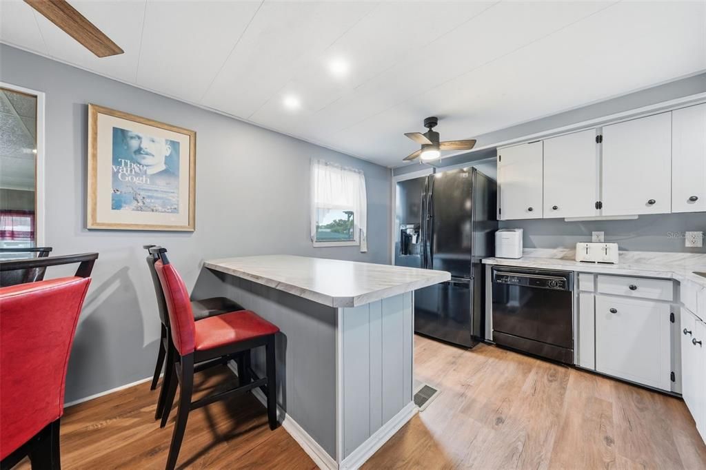 For Sale: $325,000 (3 beds, 2 baths, 1104 Square Feet)