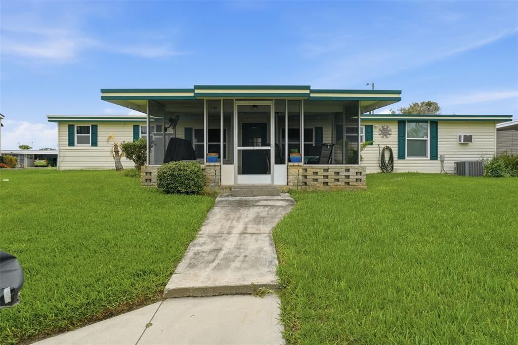 For Sale: $325,000 (3 beds, 2 baths, 1104 Square Feet)