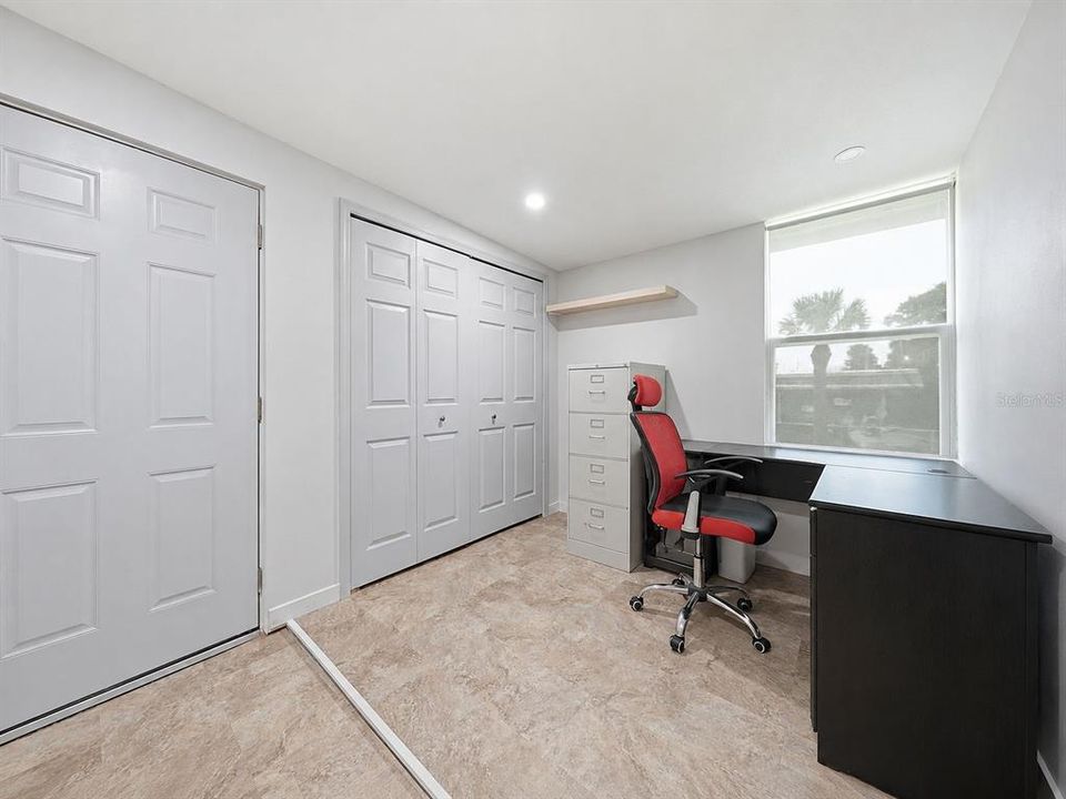 For Sale: $325,000 (3 beds, 2 baths, 1104 Square Feet)