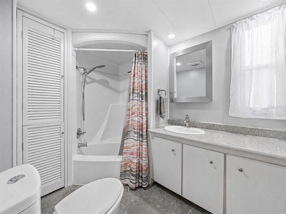 For Sale: $325,000 (3 beds, 2 baths, 1104 Square Feet)