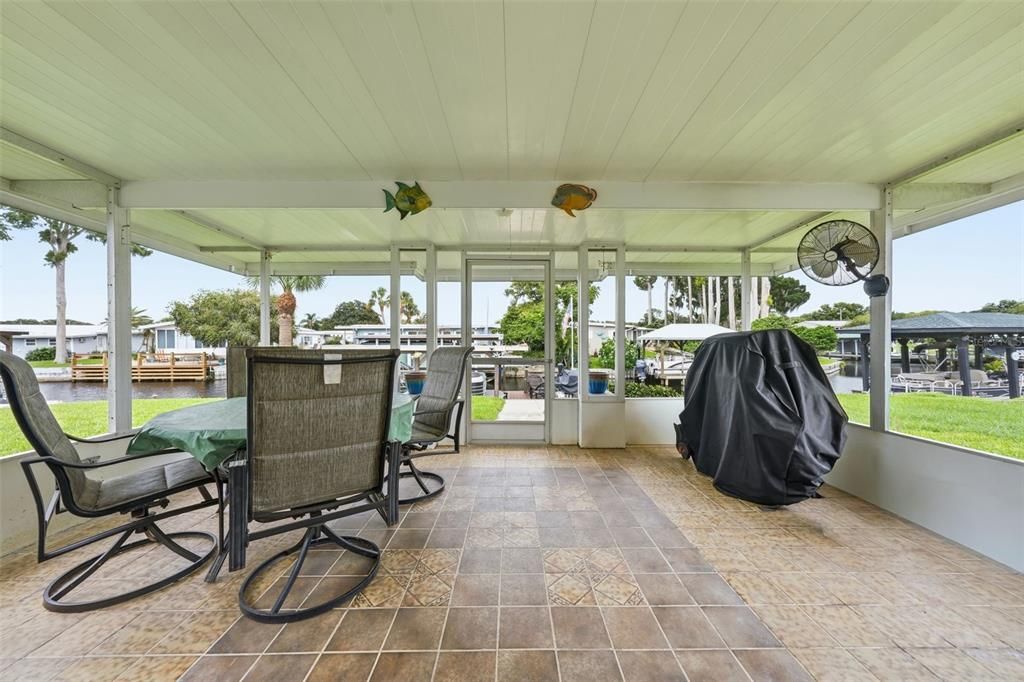 For Sale: $325,000 (3 beds, 2 baths, 1104 Square Feet)