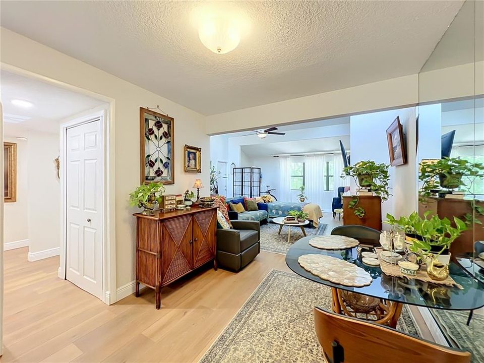For Sale: $189,900 (2 beds, 2 baths, 1000 Square Feet)