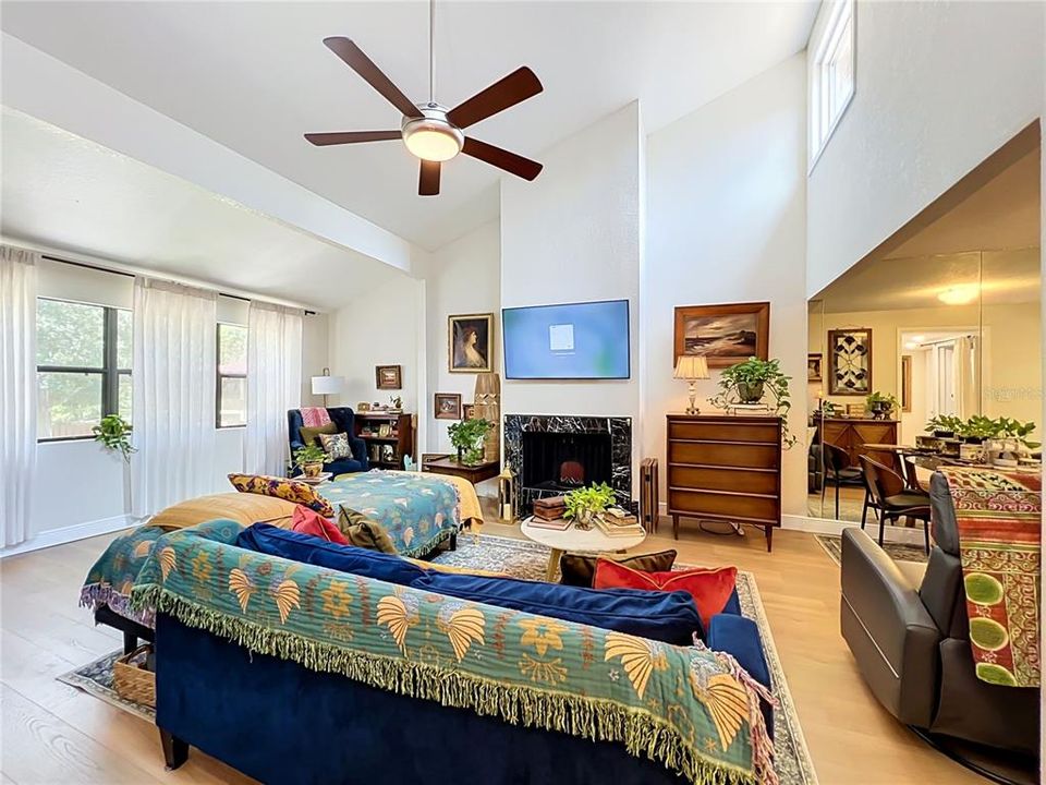 For Sale: $189,900 (2 beds, 2 baths, 1000 Square Feet)